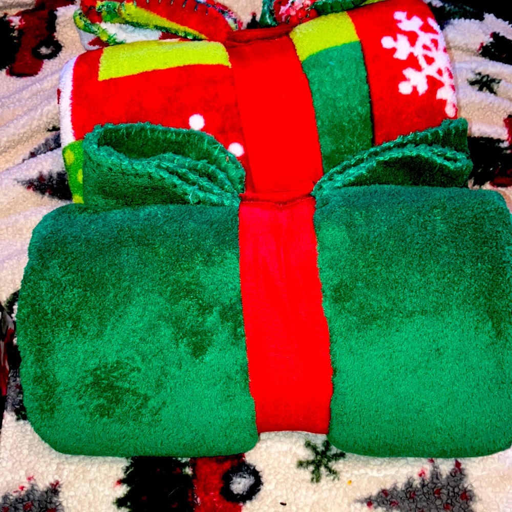 Fleece blanket 2 for 18 Christmas gifts